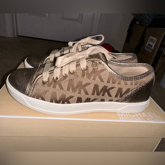 Micheal Kors gold sneakers gently used woman’s 7.5 - Picture 6 of 6